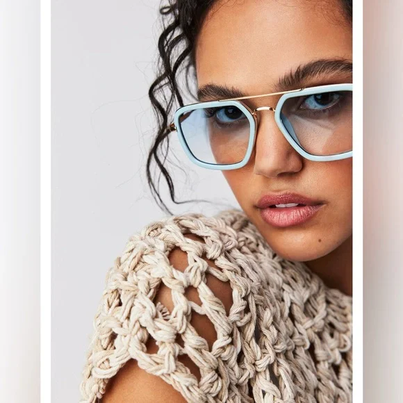 Free People Luna Classic Aviator Sunglasses ☁️ Cloud Blue 🩵 NWOT Sold Out Color - Picture 3 of 7
